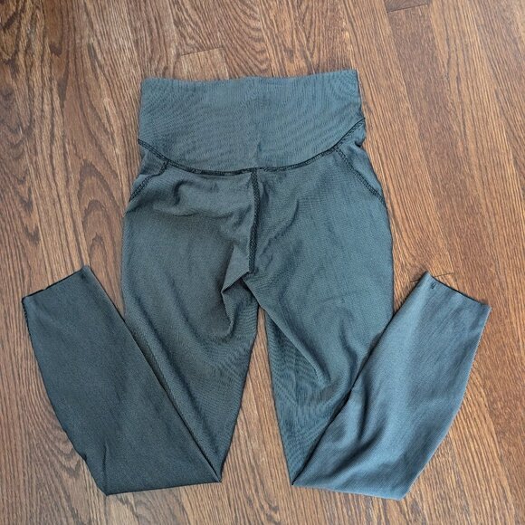 Lululemon Base Pace High-Rise Legging 25” Ribbed in Black/Gray - Sz 4 - Picture 2 of 6
